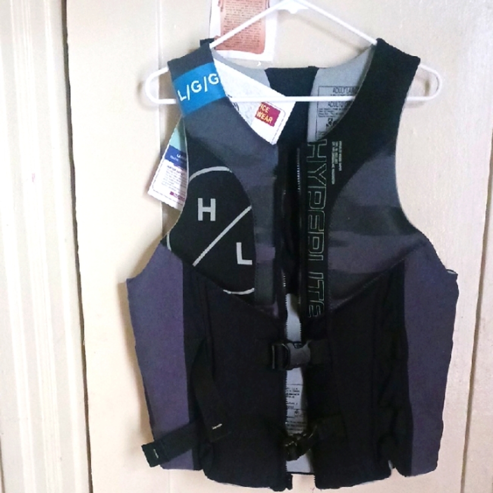 Men's Black and Gray Life Vest